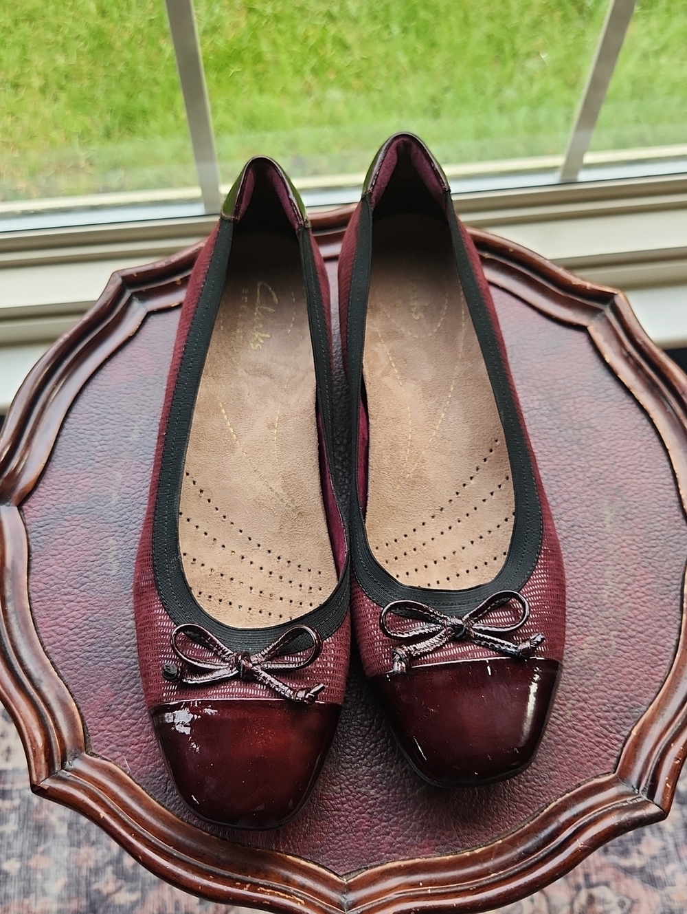 Clarks Artisan Candra Glow Burgundy Suede Patent Cap Toe Ballet Flats Size 7.5M